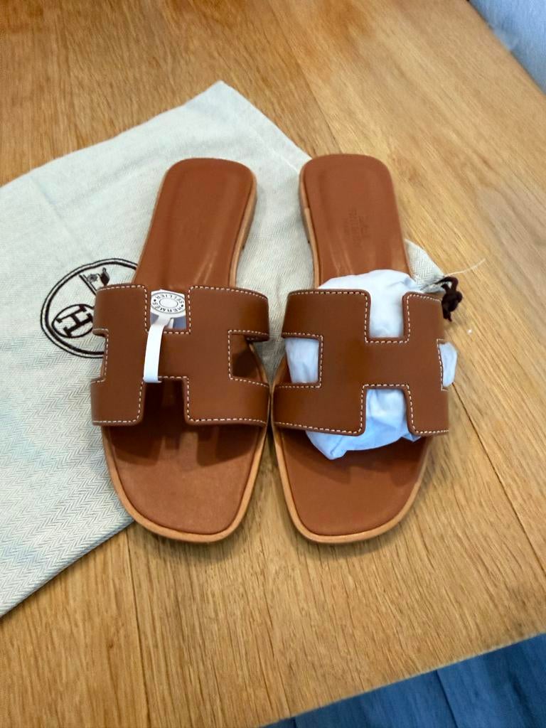 Hermès Oran Sandalen - Bruin, Ophalen of Verzenden, Zo goed als nieuw, Bruin, Sandalen of Muiltjes