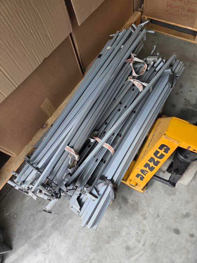 Stelling voor opslag van spullen, Doe-het-zelf en Verbouw, Ophalen, Overige typen, Minder dan 2 meter