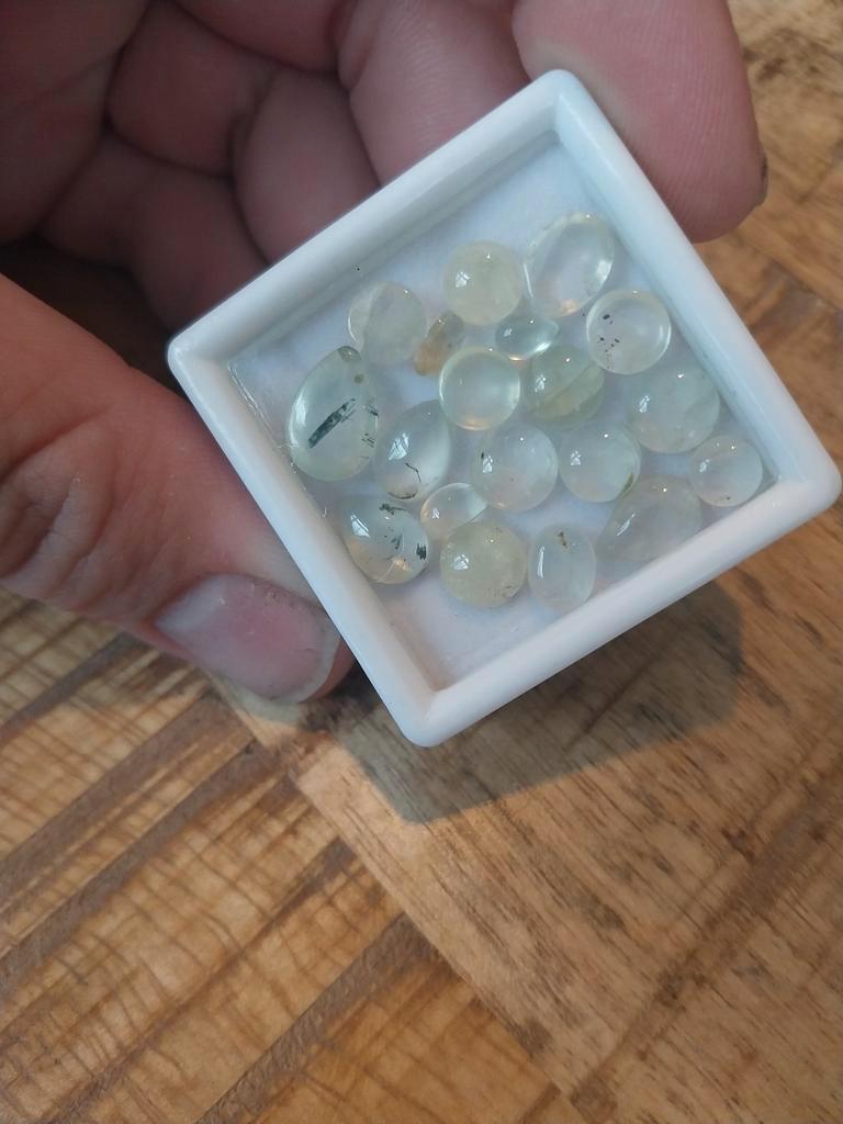 Partij lichtgroene prehniet cabochons, Ophalen of Verzenden, Zo goed als nieuw