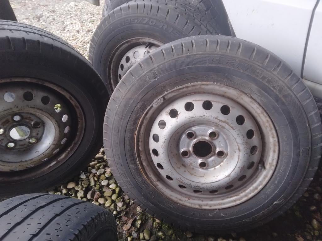 velgen, banden volkswagen VW TransporterT4, top, 110€, Bestelwagen, 15 inch, Ophalen of Verzenden, Band(en)