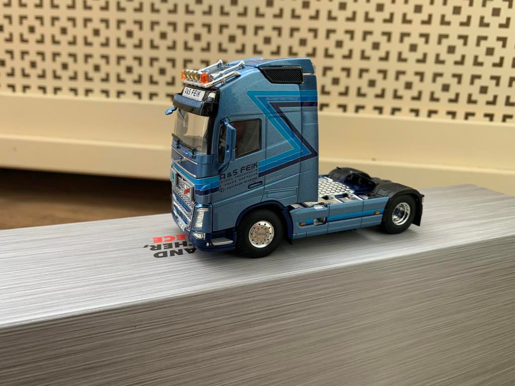 WSI Volvo FH4 XL 4x2 Feik - Schaalmodel Vrachtwagen, Hobby en Vrije tijd, Modelauto's | Overige schalen, Ophalen of Verzenden