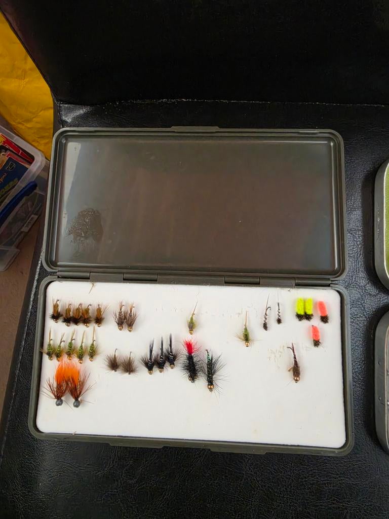 2 doosjes vliegen., Watersport en Boten, Hengelsport | Vliegvissen, Ophalen of Verzenden, Overige typen