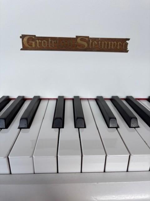 Te koop Grotrian Steinweg mini vleugel wit, Muziek en Instrumenten, Ophalen, Gebruikt, Wit, Hoogglans