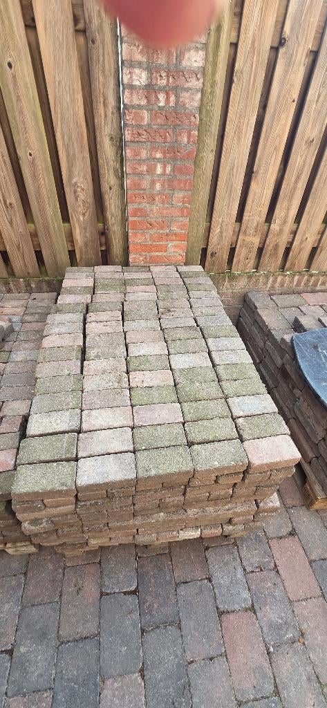 Gratis af te halen  +- 15 m2 cobblestones, Tuin en Terras, Tegels en Klinkers, Gebruikt, Klinkers, Beton, Ophalen