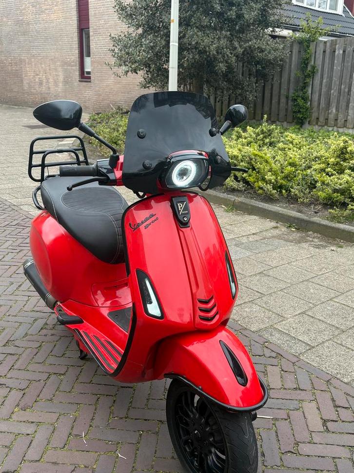 Vespa sprint 2017 brom, Akrapoviç, Fietsen en Brommers, Scooters | Vespa, Gebruikt, Overige modellen, Maximaal 45 km/u, Benzine