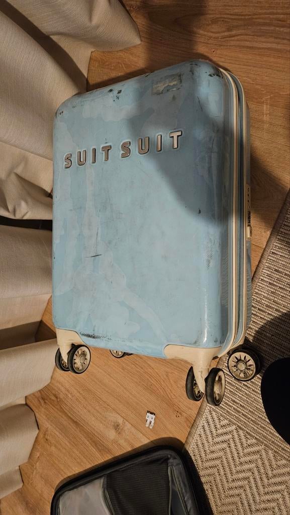 Lichtblauw Suitsuit koffertje handbagage, Gebruikt, Hard kunststof, Minder dan 50 cm, Wieltjes