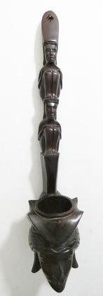 hardhout gesneden paal met bakje tribale kunst [212], Ophalen