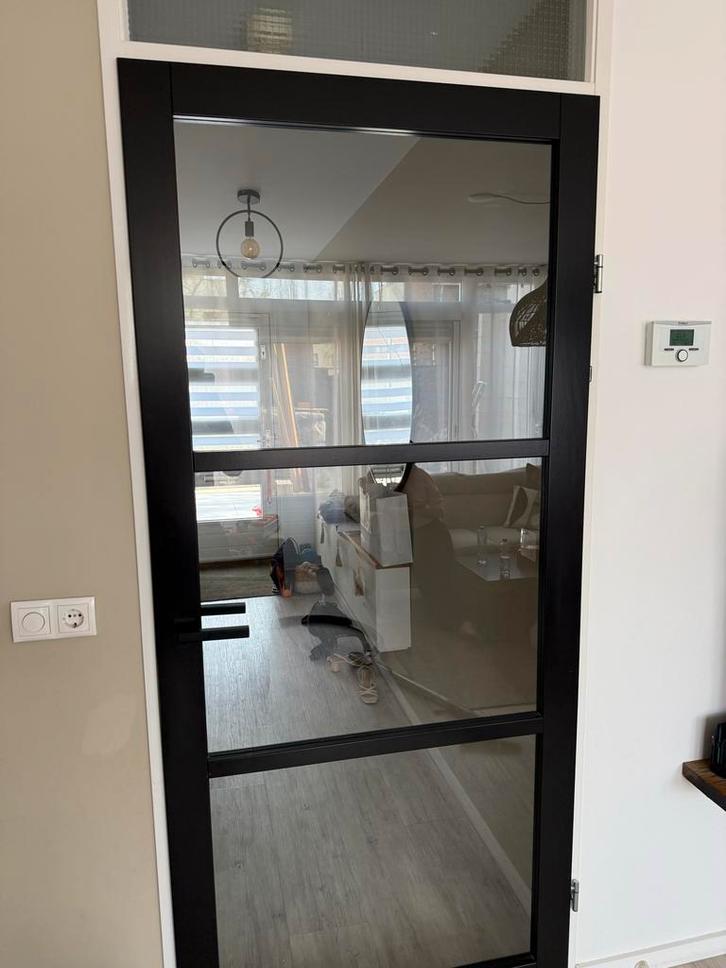 Zwarte opdekdeur met staal look en glas - 211,5x93 cm, Doe-het-zelf en Verbouw, Deuren en Horren, Gebruikt, Binnendeur, 200 tot 215 cm