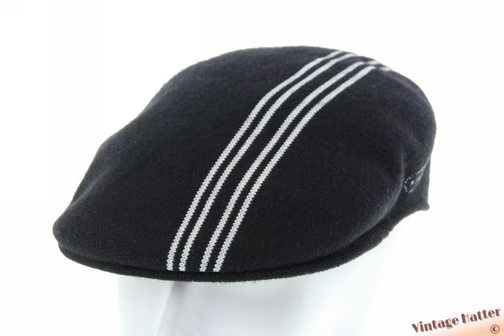 Platte pet Kangol Darts zwart wolmix met witte lijnen 59-60, Kleding | Heren, Hoeden en Petten, Ophalen of Verzenden, Pet, Kangol - Darts Cap