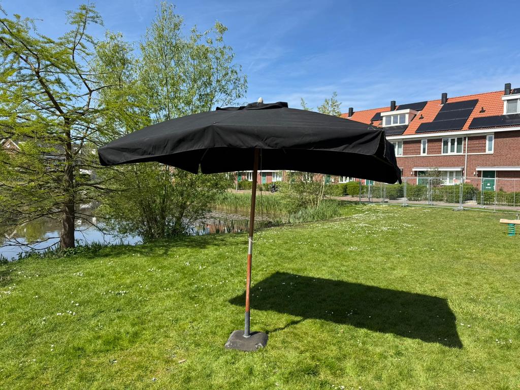 Grote borek parasol met voet, Ophalen, Zo goed als nieuw, Minder dan 1 meter, Parasolvoet