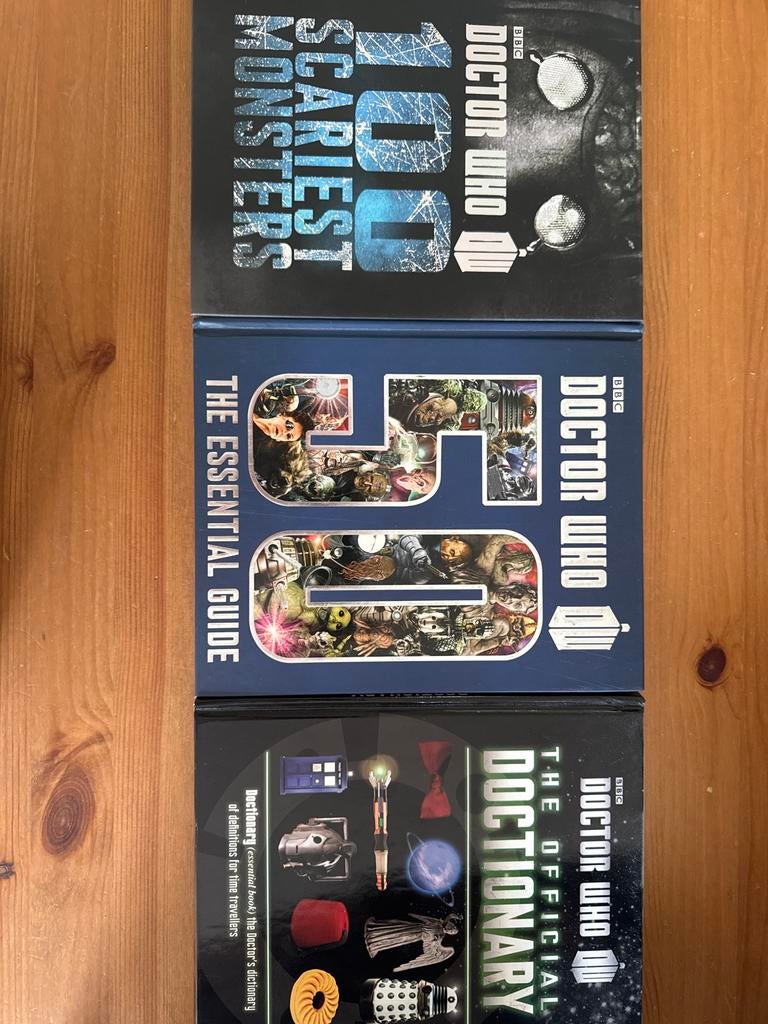 Doctor Who Boeken Collectie: 4 Gidsen en Encyclopedie, Boeken, Ophalen of Verzenden, Zo goed als nieuw, Tv-serie