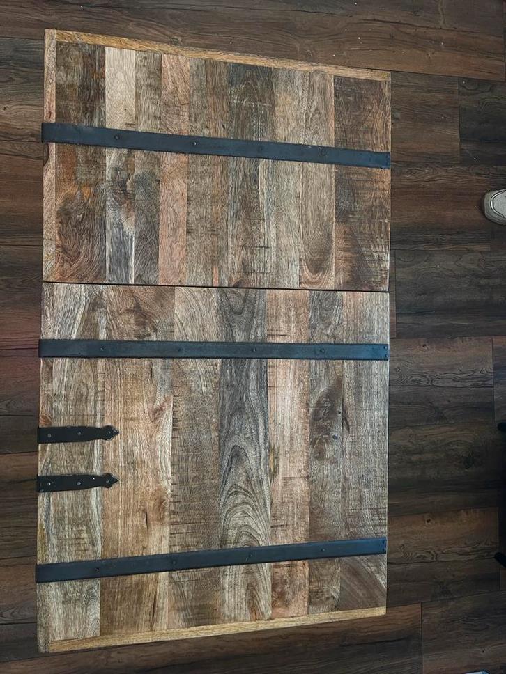 Mango houten kist/salontafel met metalen accenten, Huis en Inrichting, Woonaccessoires | Kisten, Zo goed als nieuw, Minder dan 50 cm