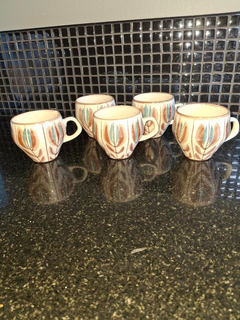 5 vintage aardewerk kopjes, Ophalen of Verzenden, Aardewerk, Overige stijlen, Kop(pen) en/of Schotel(s)