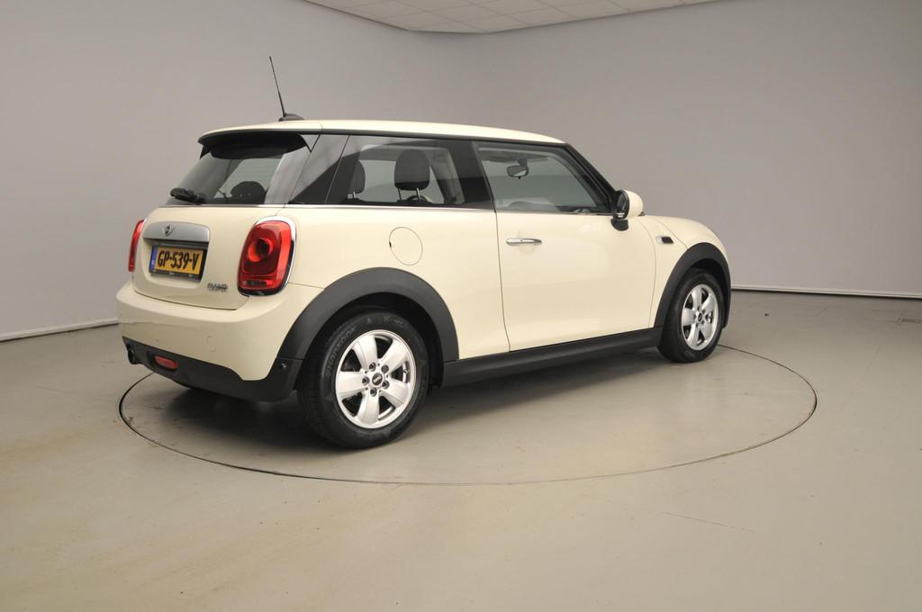 Mini 3-deurs Cooper Automaat / Navigatie / PDC / Cruise / Ke, Auto's, Mini, Gebruikt, 4 stoelen, Origineel Nederlands, Bedrijf