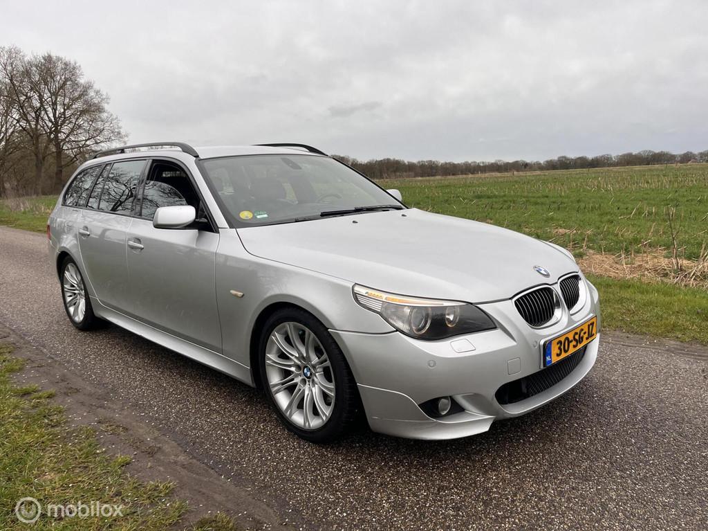 BMW 5-serie Touring 550i High Executive GEREVISEERDE MOTOR!, Auto's, BMW, Achterwielaandrijving, Gebruikt, 4799 cc, 93 €/maand