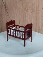 Mooi  mahonie kinderbedje poppenhuis 1:12, Ophalen of Verzenden, Gebruikt, Poppenhuis