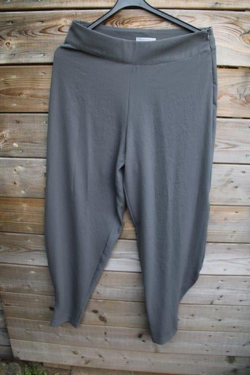 Broek grijs Sarah Pacini mt M/L Vaste prijs, Kleding | Dames, Broeken en Pantalons, Maat 38/40 (M), Verzenden, Sarah Pacini, Zo goed als nieuw
