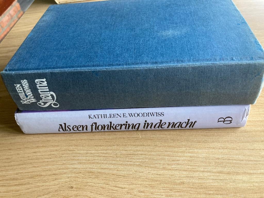 2 boeken Kathleen Woodiwiss, Ophalen of Verzenden, Gelezen