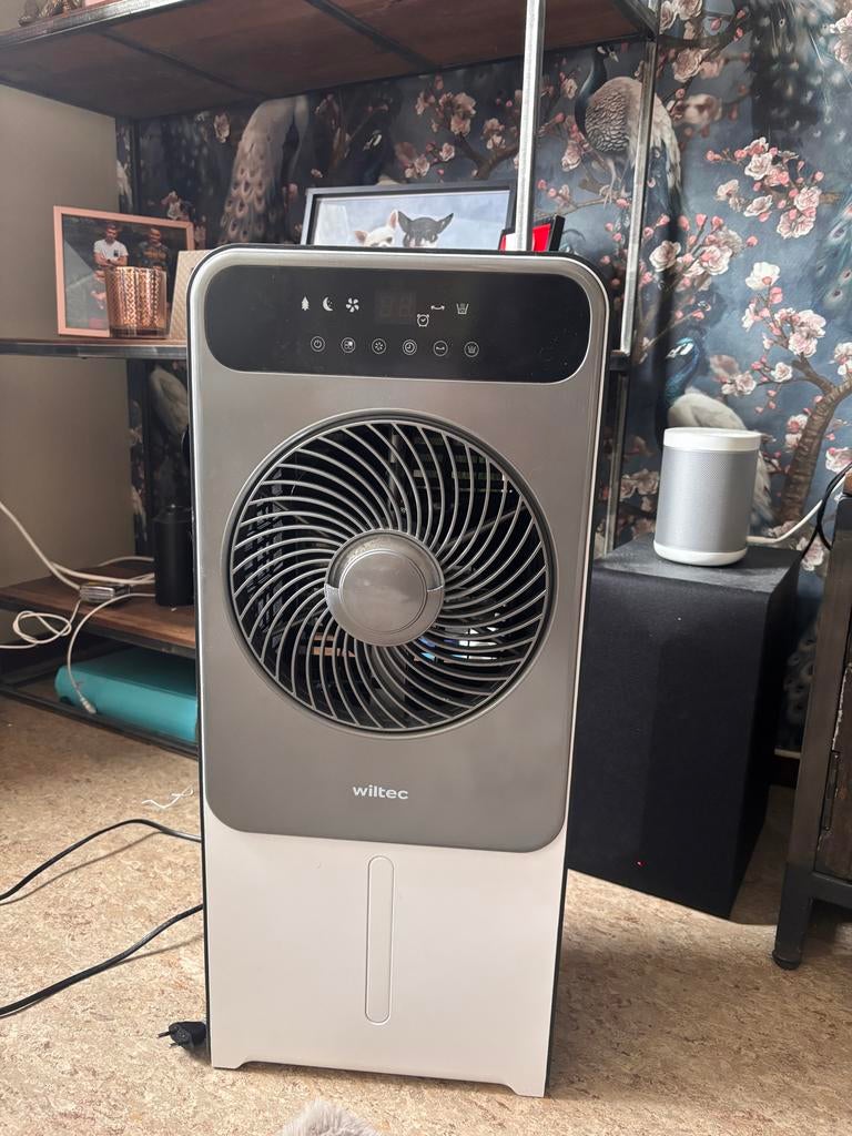 Wiltec Mobiele Ventilator met Vernevelingssysteem 37W 1.5L, Ophalen, Gebruikt, Luchtbevochtiger