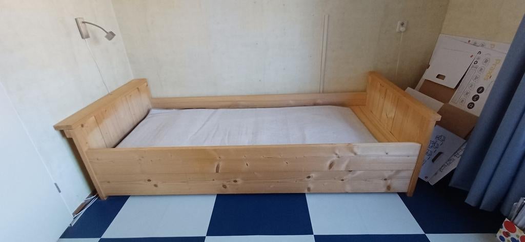 Bed 90x220 cm met elektrische verstelbare lattenbodem, Ophalen, 90 cm, Steigerhout, Hout