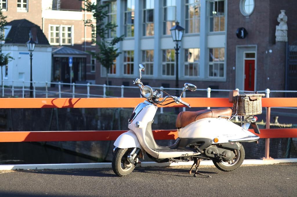 Scooter Retro Bella Milano VOM Wit - Ziet er heel mooi uit, Ophalen, Gebruikt, Overige typen, Overige merken