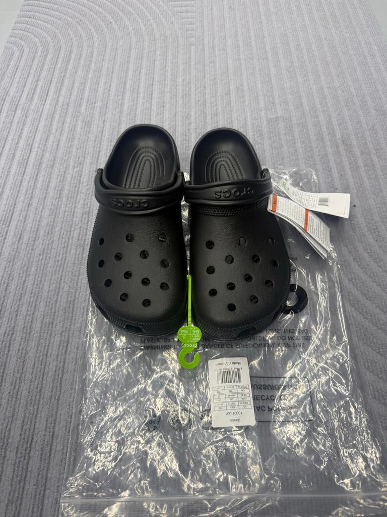 Nieuwe Crocs Classic Zwart - Maat 42/43 Unisex, Kleding | Heren, Schoenen, Ophalen of Verzenden, Nieuw, Zwart, Klompen