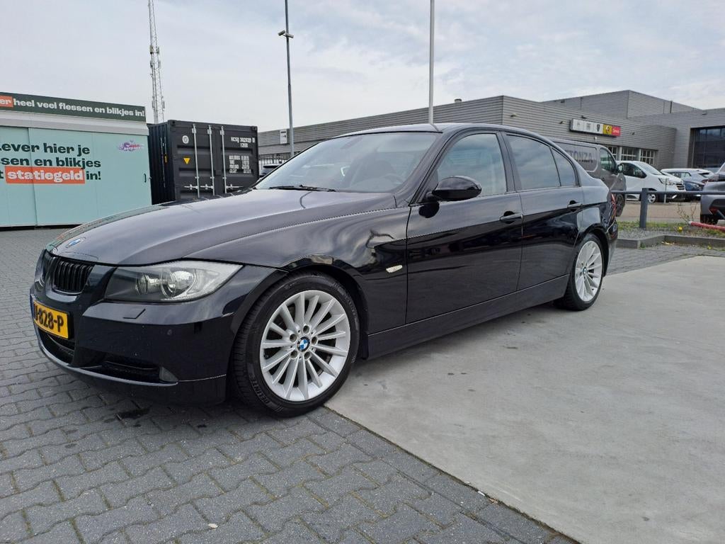 BMW 3-Serie 2.0 I 318 2007 Zwart *ROOKVRIJE AUTO, Automatische klimaatregeling, Achterwielaandrijving, Zwart, 4 cilinders