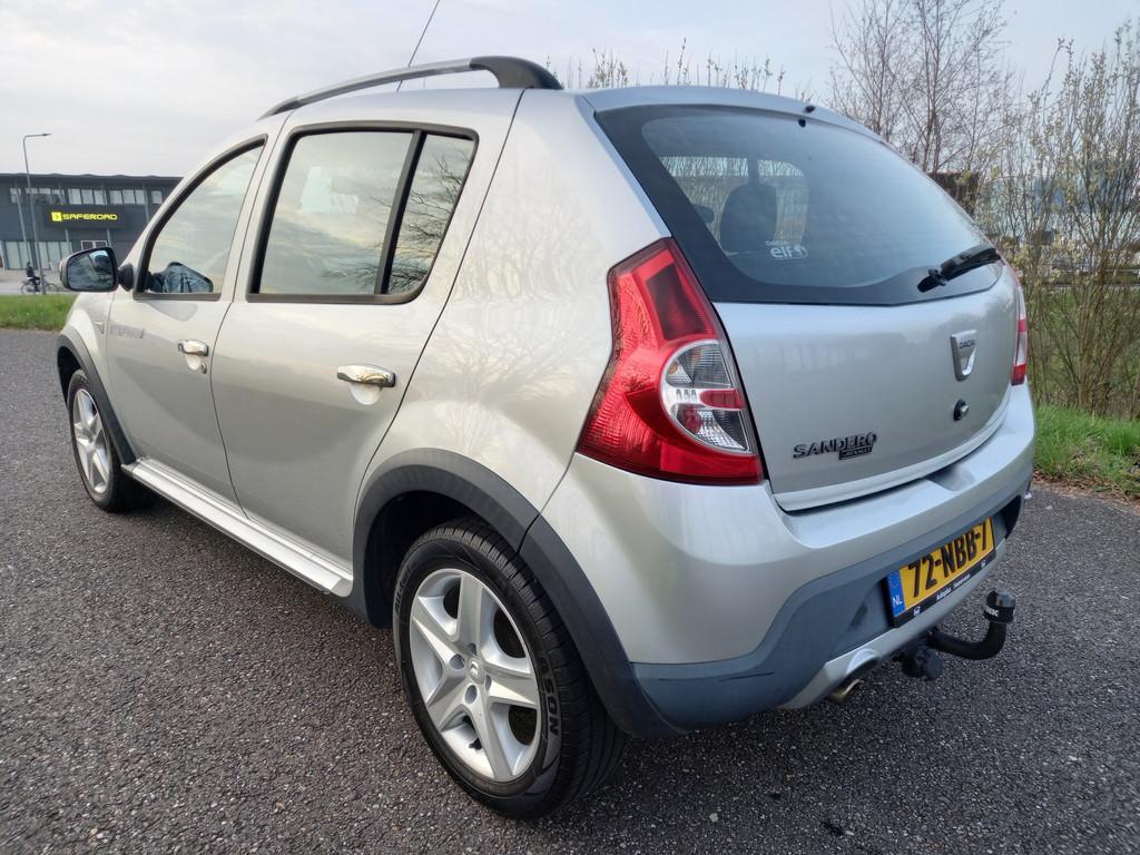 Dacia Sandero 1.6 Stepway Airco, Auto's, Dacia, Metallic lak, 4 cilinders, 1070 kg, Origineel Nederlands