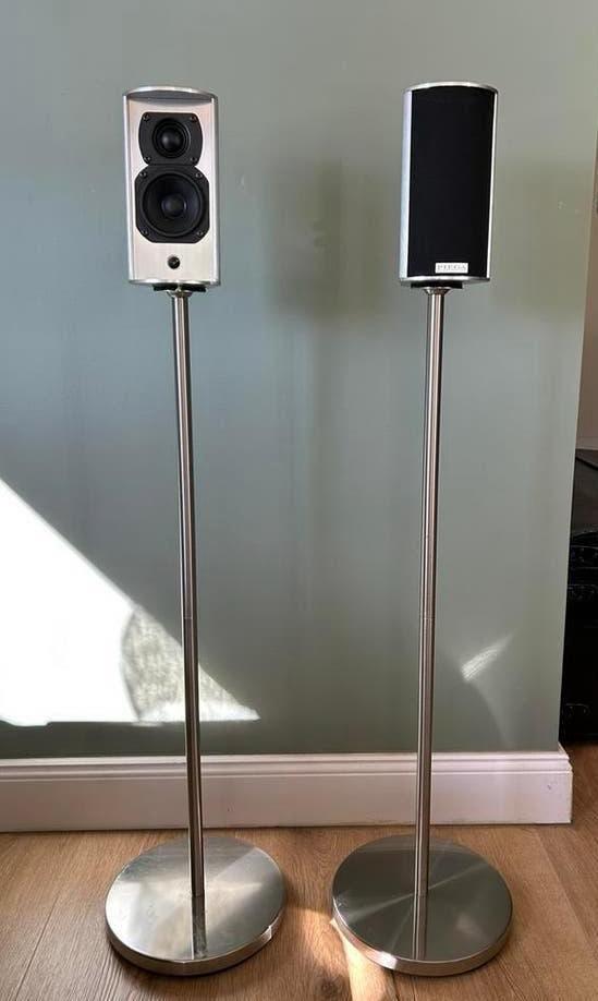 Piega satellietspeakers op stands, Audio, Tv en Foto, Luidsprekers, Zo goed als nieuw, 60 tot 120 watt, Front, Rear of Stereo speakers