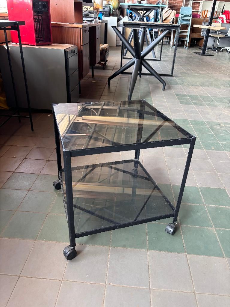 IKEA Bijzettafel Zwart Metaal Glas op Wielen, Minder dan 55 cm, Gebruikt, Vierkant, Glas