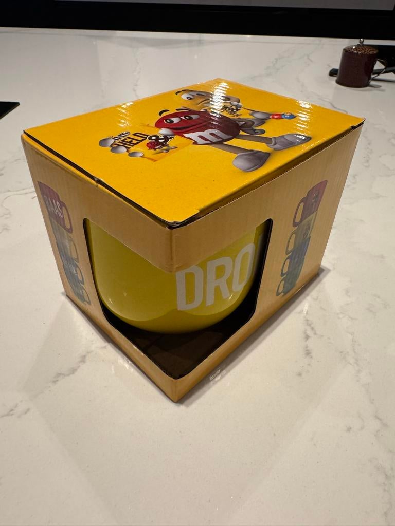 M&M's Beker / Mok - Nieuw in doos, Overige typen, Geel, Nieuw, Ophalen of Verzenden