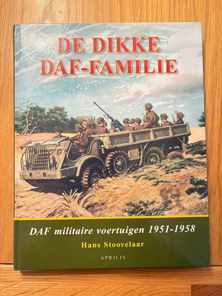 De dikke Daf Familie - Hans Stoovelaar, Ophalen of Verzenden, Landmacht, Nederland, Boek of Tijdschrift