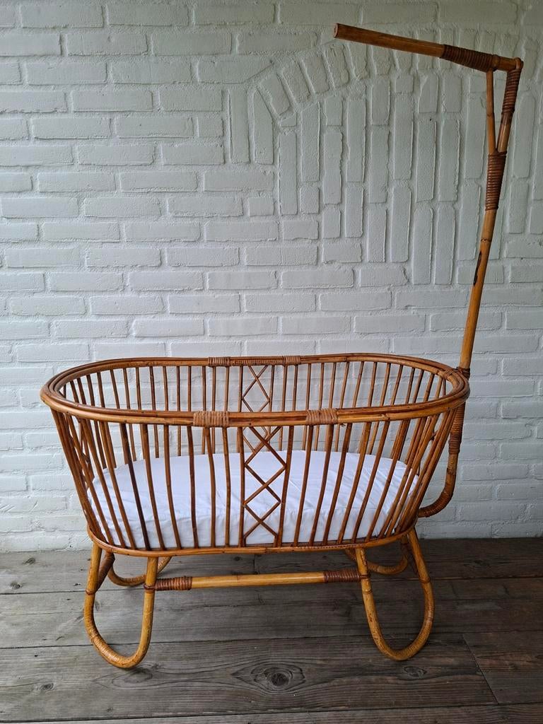 Vintage retro wieg rotan Rohe Noordwolde? Izgst jaren 60., Kinderen en Baby's, Babywiegjes en Ledikanten, Ophalen, Zo goed als nieuw