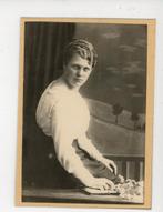 P42; foto op dun karton. 11 x 15 cm, Verzenden, Foto, Zo goed als nieuw, Voor 1940