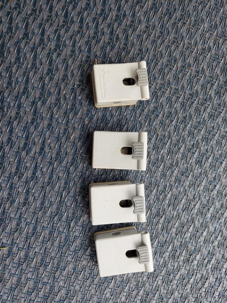 4 Isabella Fixon bevestigingsblokken, Ophalen