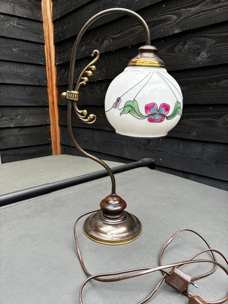 Antieke bureaulamp met glazen lampenkap., Antiek en Kunst, Ophalen