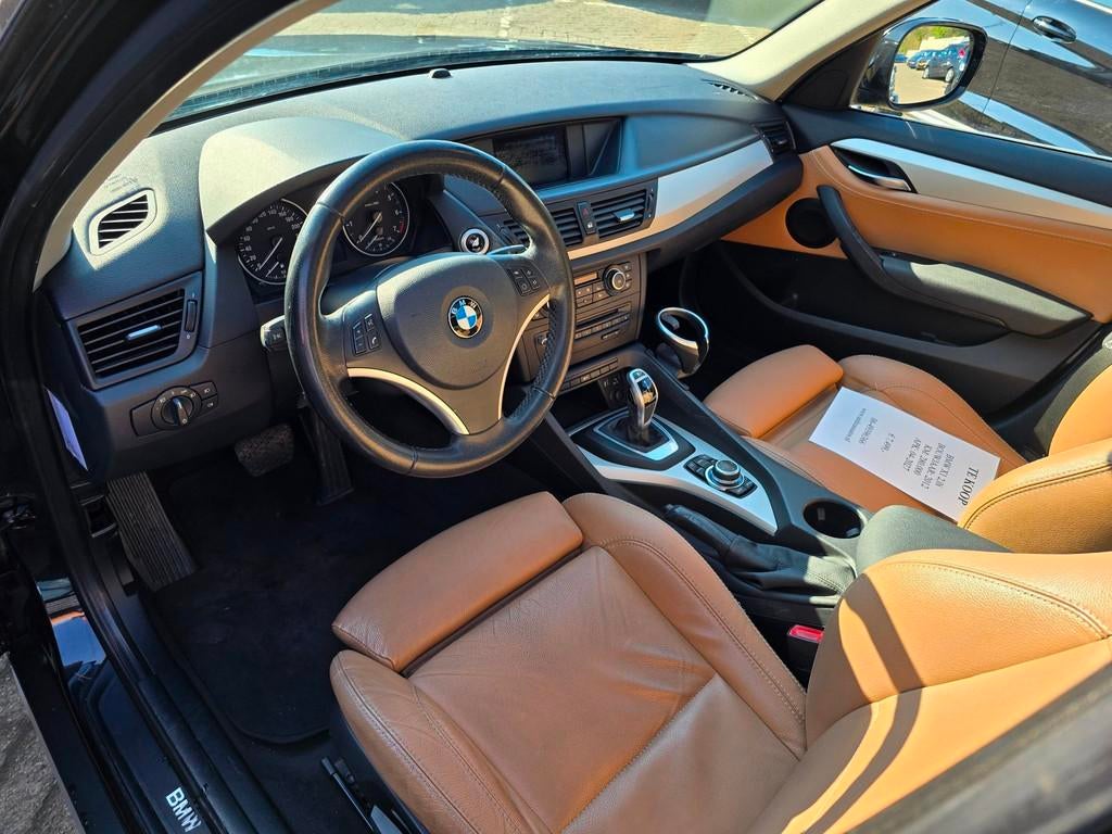 BMW X1 SDrive20i (EXPORT) PANORAMA/dak/XENON/leer, Auto's, BMW, Euro 5, Achterwielaandrijving, 4 cilinders, Zwart