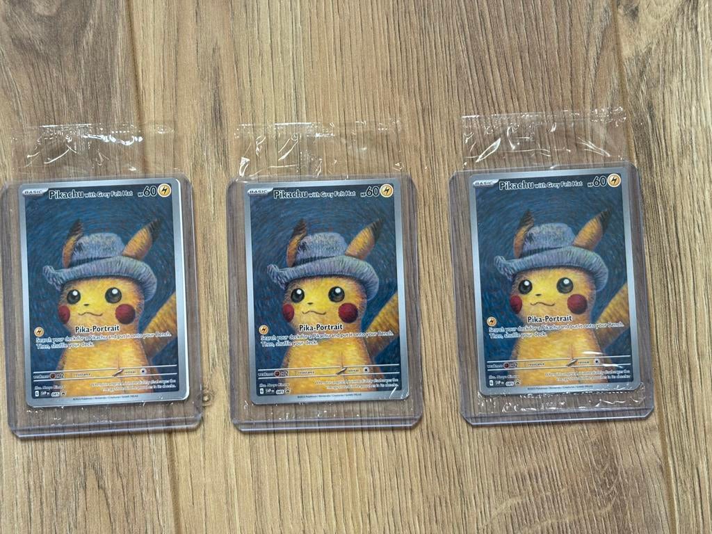 3x Pikachu Van Gogh Grey Felt Hat – Nieuw & Gesealed, Hobby en Vrije tijd, Verzamelkaartspellen | Pokémon, Ophalen, Nieuw