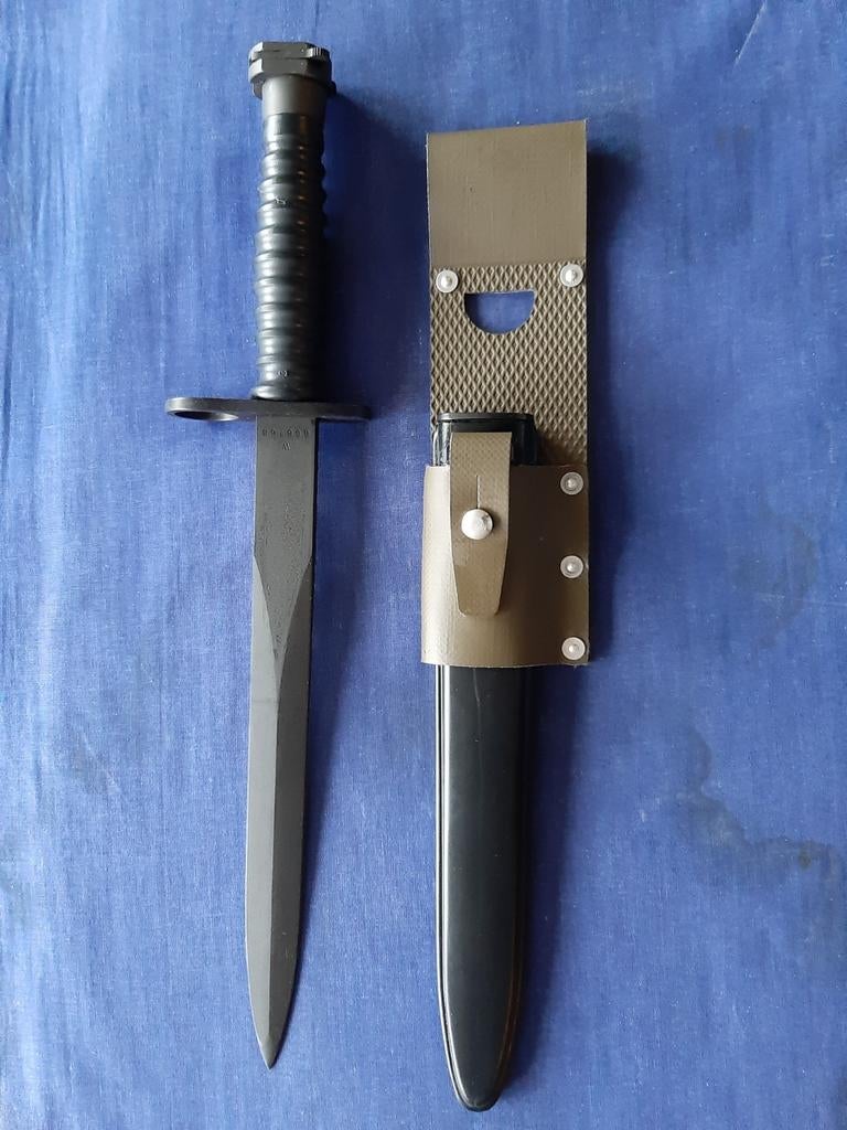 Zwitserse bajonet ar15, Ophalen of Verzenden, Landmacht, Overige gebieden, Mes of Dolk