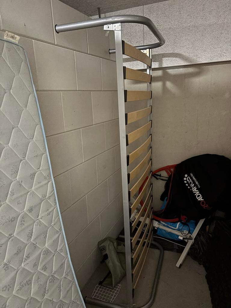2x Logeerbed 200x90 cm incl. 1 matras, Ophalen, Gebruikt, 90 cm, Eenpersoons