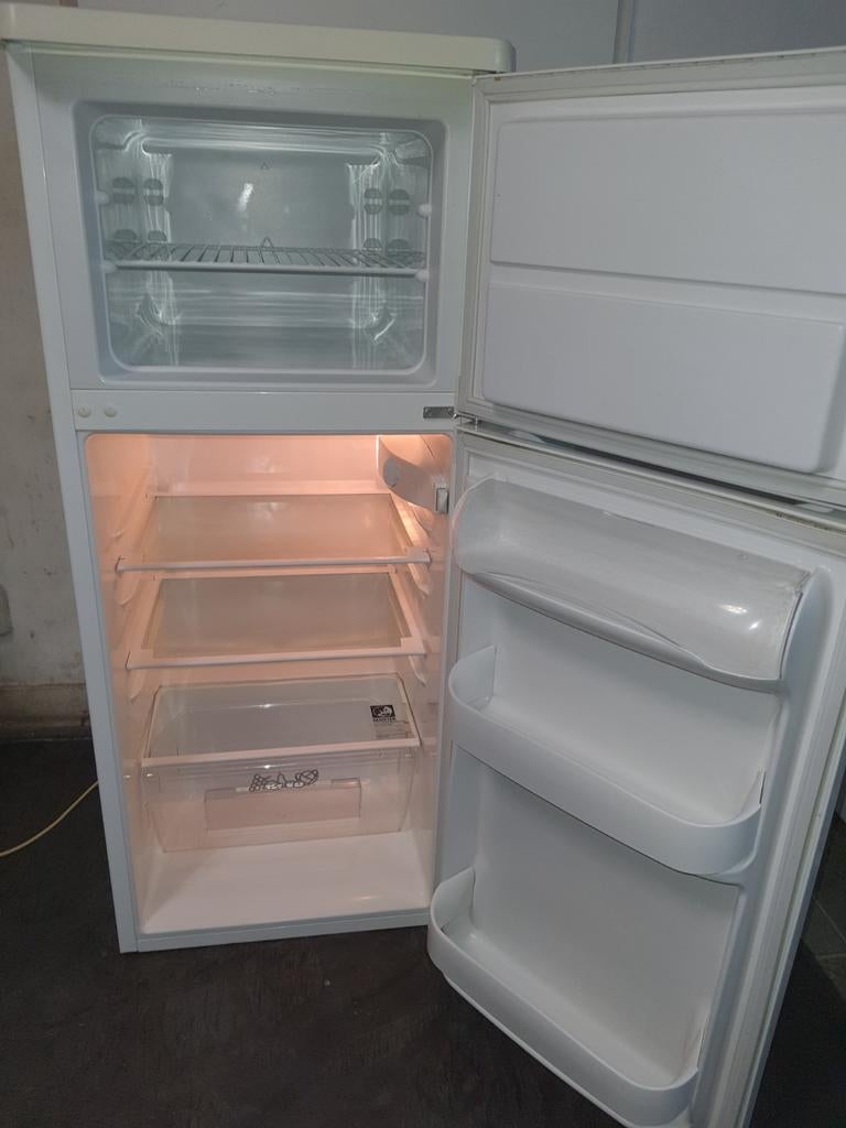 Top Zanussi koelkast met aparte vriezer werkt perfect, Witgoed en Apparatuur, Ophalen, 150 tot 200 liter, 120 tot 140 cm, Met aparte vriezer