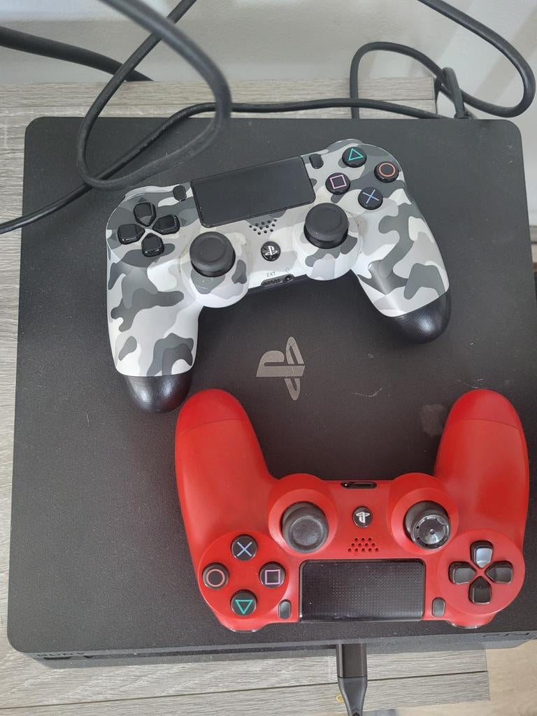 PS4 Slim met 2 controllers en 2 games, Ophalen of Verzenden