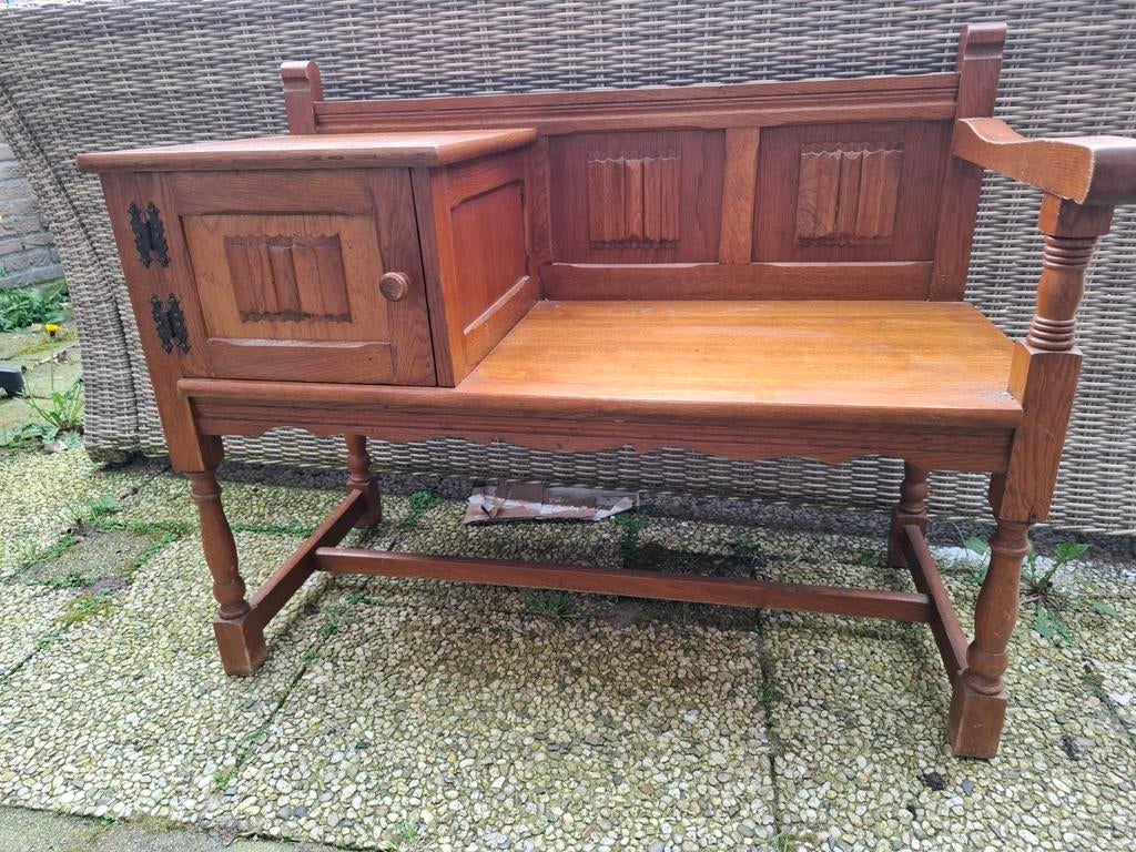 Houten bankje met kastje, Ophalen