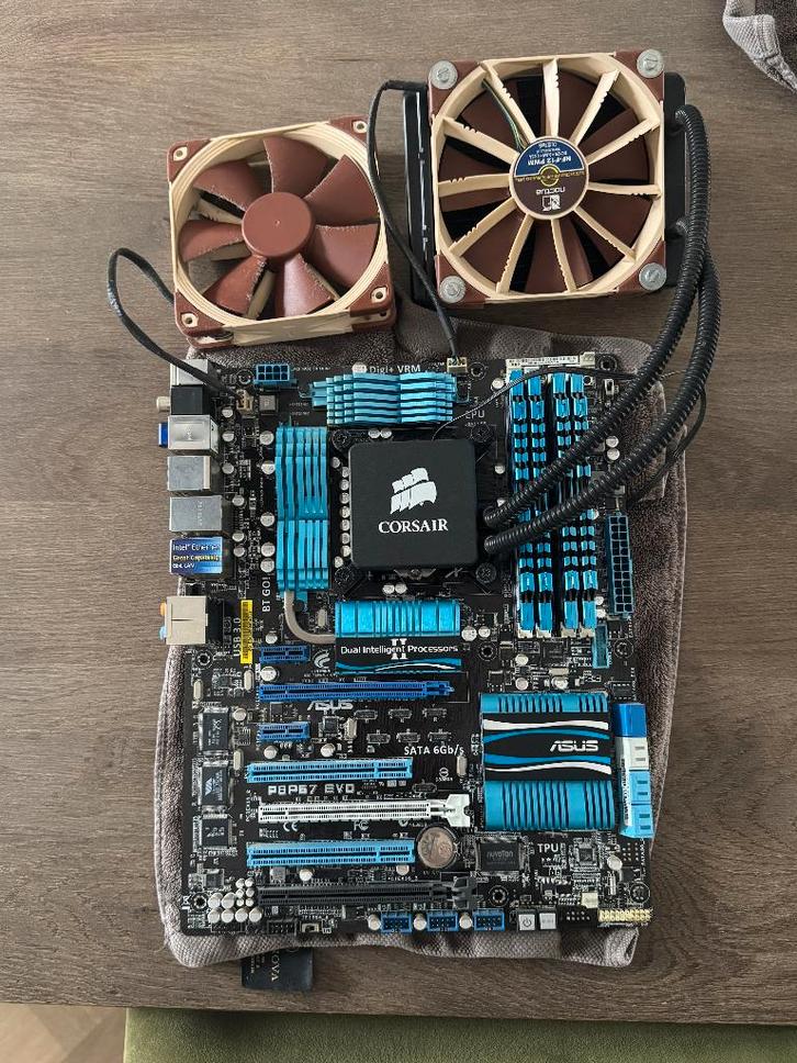 Asus P8P67 | Corsair H60 Koeling | Noctua Fans | en meer...!, Computers en Software, Moederborden, Gebruikt, Intel, DDR3, Verzenden