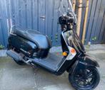 Nette snor scooter 4 takt 50cc, Fietsen en Brommers, Scooters | Kymco, Ophalen, Maximaal 45 km/u, Zo goed als nieuw, Like