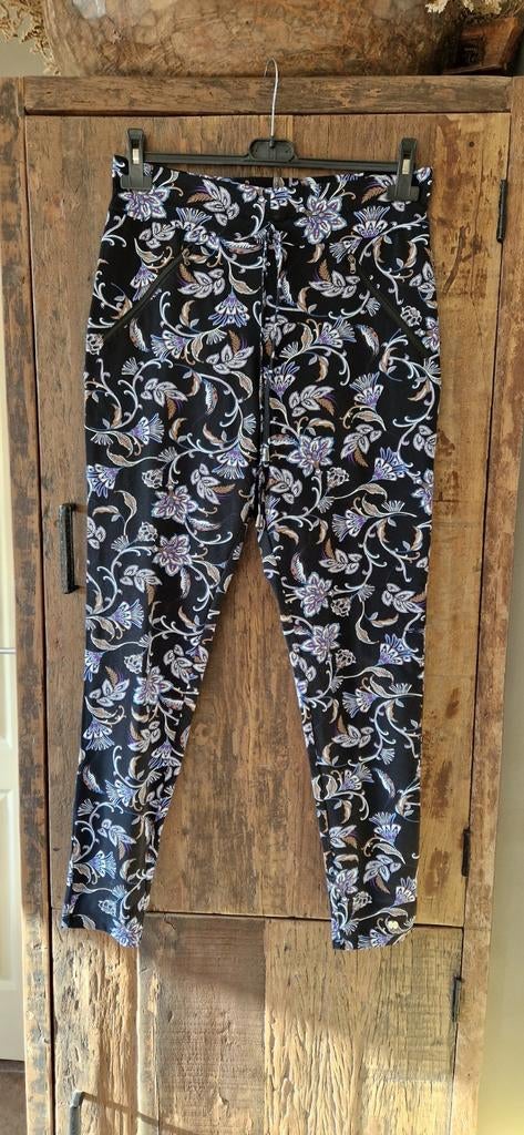 Travelstofbroek

Thombiq, Ophalen of Verzenden, Lang