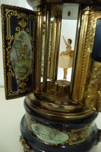 muzikale carousel sigaretten of lippenstift houder  jaren 50, Antiek en Kunst, Ophalen of Verzenden