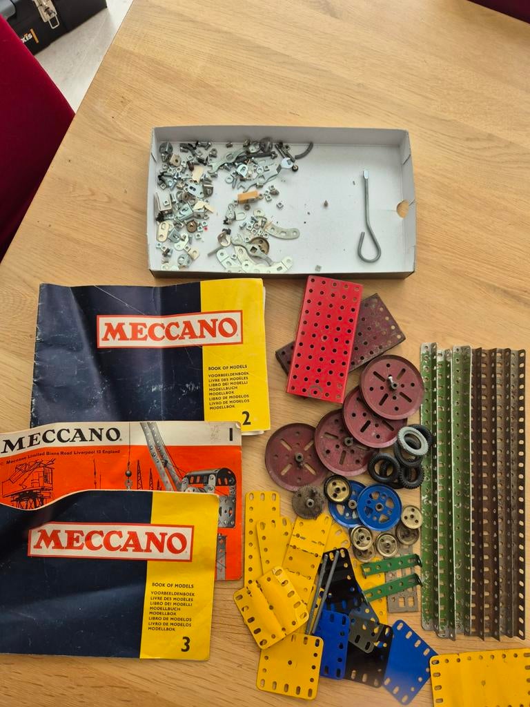 Oude Meccano onderdelen en boekjes jaren 40/50, Overige merken, Gebruikt, Auto, Groter dan 1:32