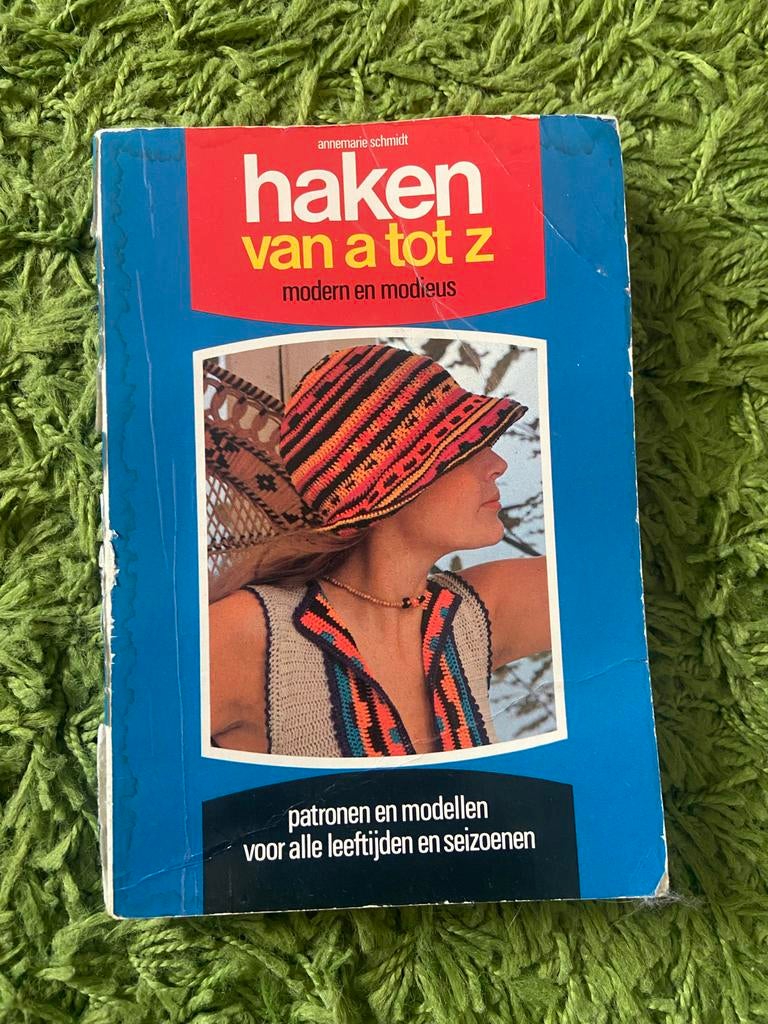 Haken van A tot Z: Modern en Modieus - Annemarie Schmidt, Ophalen of Verzenden, Gebruikt, Haken, Patroon of Boek