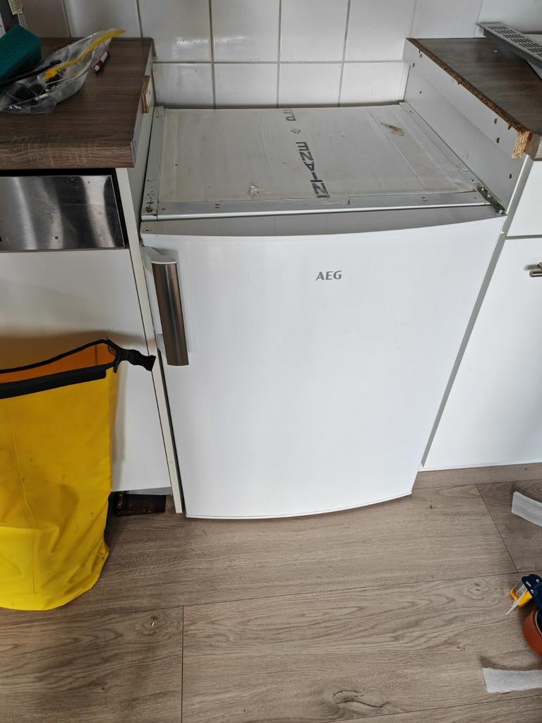 AEG Koelkast/Vriezer Combinatie A+++ Energielabel, 150 tot 200 liter, Gebruikt, 60 cm of meer, Met aparte vriezer